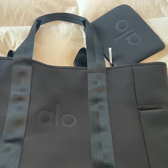 ALO Yoga Handbags - Rare Alo x-Large Yoga Bag